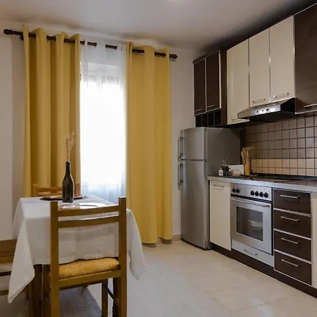 Main Square Apartman *